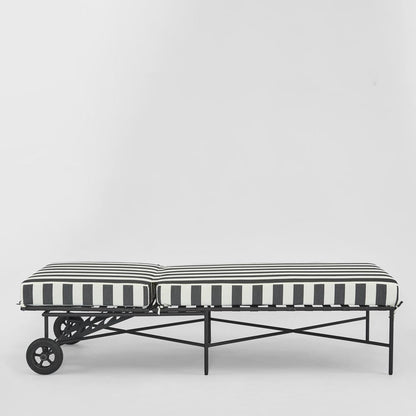 Sheffield Sunlounge Outdoor with B/W Stripe Cushion